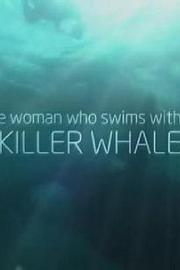与鲸同游的女子 